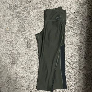Cropped olive Nike leggings